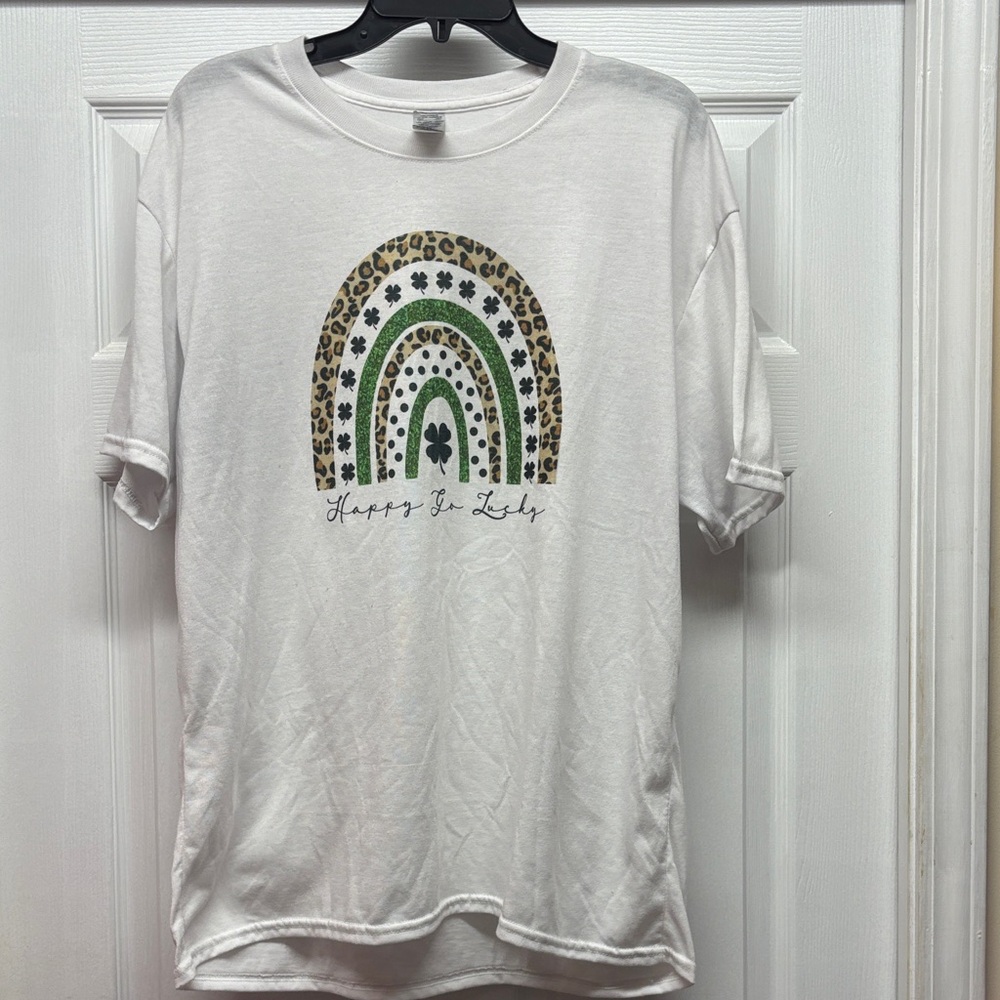 White St. Patrick’s Day T-Shirt with Green Rainbow Graphic XL